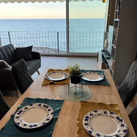 Seafront By Kalmarent דירה