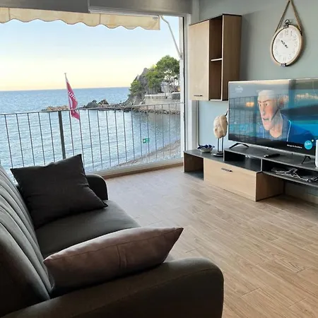 아파트 Seafront By Kalmarent 알테아