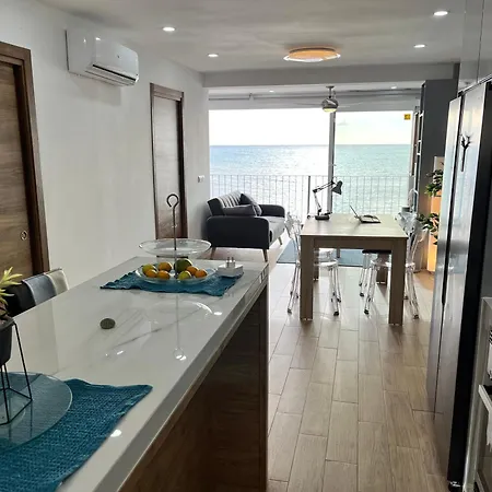 Seafront By Kalmarent 아파트 알테아